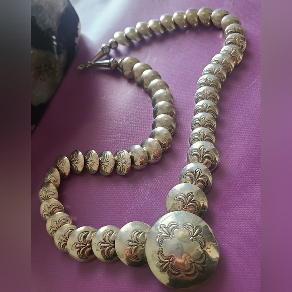 GORGEOUS VINTAGE NATIVE AMERICAN NAVAJO STERLING SILVER PILLOW TREMENDOUS NATIVE - Picture 2 of 4